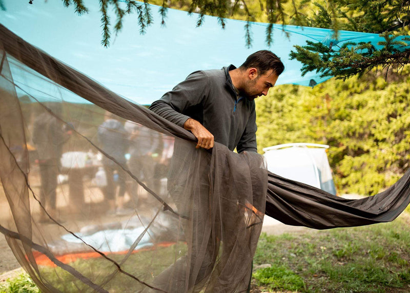 Man installing Kammok Dragonfly insect net.