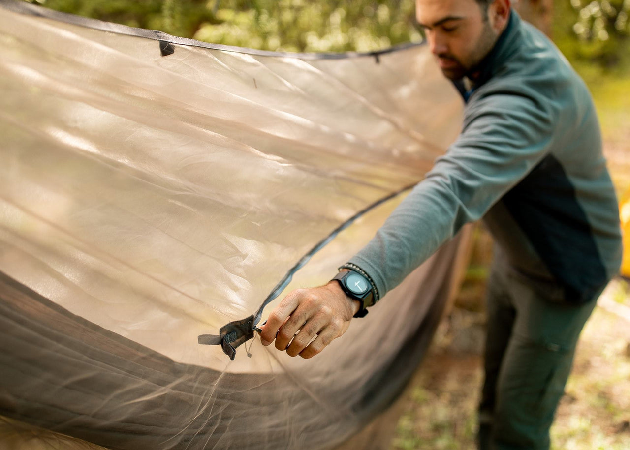 Man zipping Kammok Dragonfly insect net.