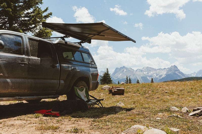 Kammok Bundle Crosswing Shade Bundle installed on a truck overlooking the mountains.