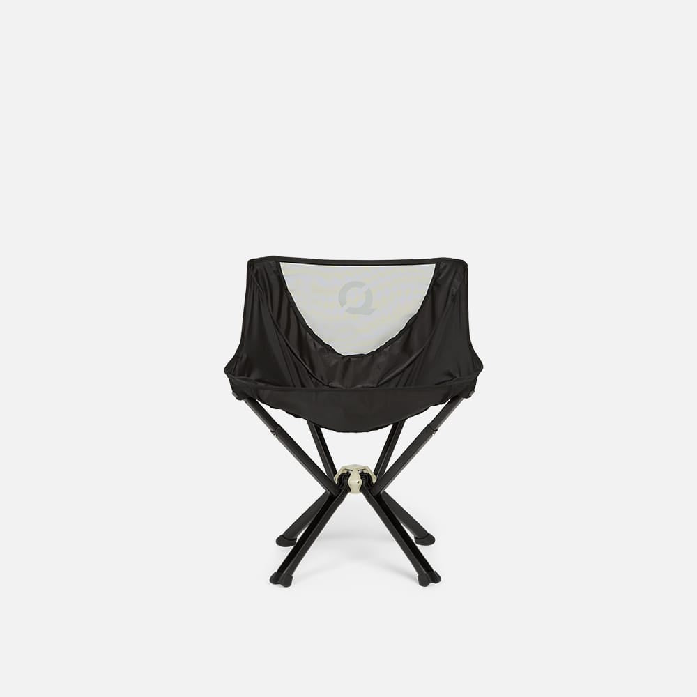 Front view of the CLIQ ClassiQ Chair in Onyx Black with a light mesh back
