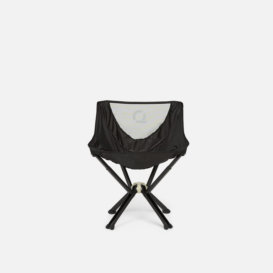 Front view of the CLIQ ClassiQ Chair in Onyx Black with a light mesh back